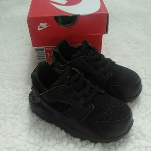 Toddler boys Nike Huarache size 7c